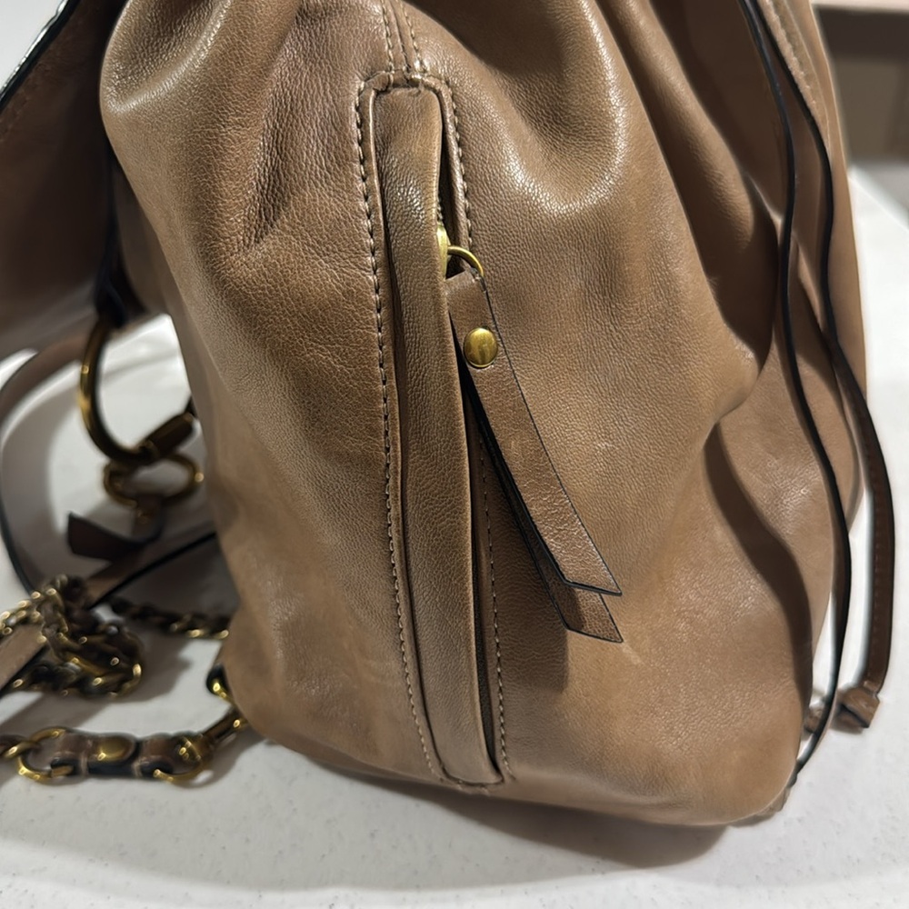 Frye Backpack Bucket Tan Leather Bag Gold Hardware Medium - Picture 12 of 14